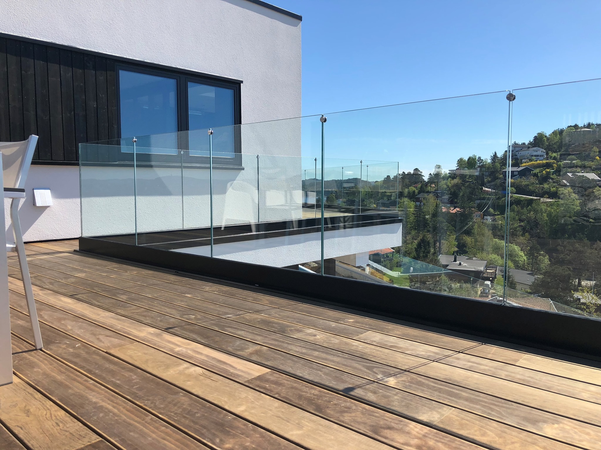 Stolpefritt glassrekkverk